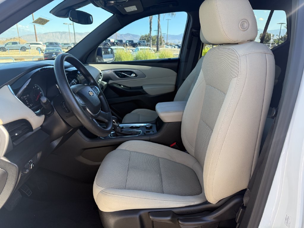 Used 2023 Chevrolet Traverse LS FWD image 11