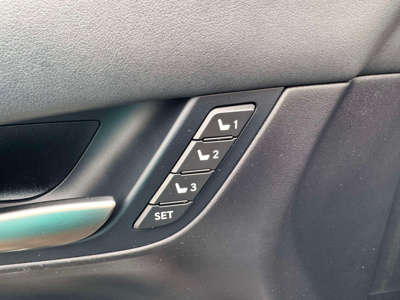 Used 2019 Lexus LX 570 4WD w/ Luxury Package image 26