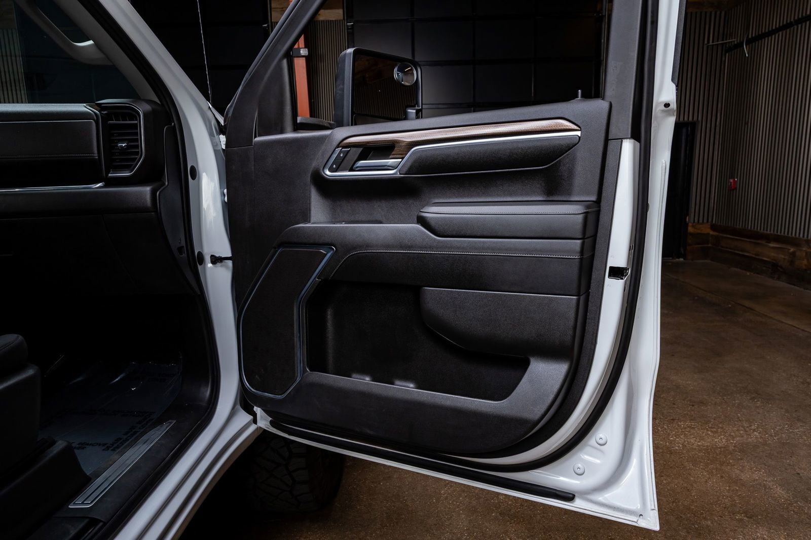 Used 2023 Chevrolet Silverado 1500 LT w/ Z71 Off-Road Package image 36