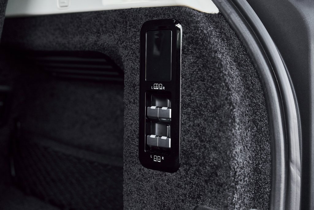 Used 2024 Land Rover Range Rover Long Wheelbase SE image 25