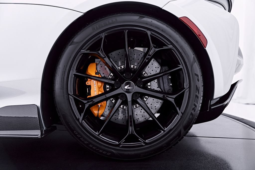 Used 2023 McLaren Artura RWD image 40