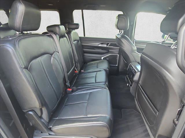 Used 2023 Jeep Wagoneer L Series II AWD/4WD image 21