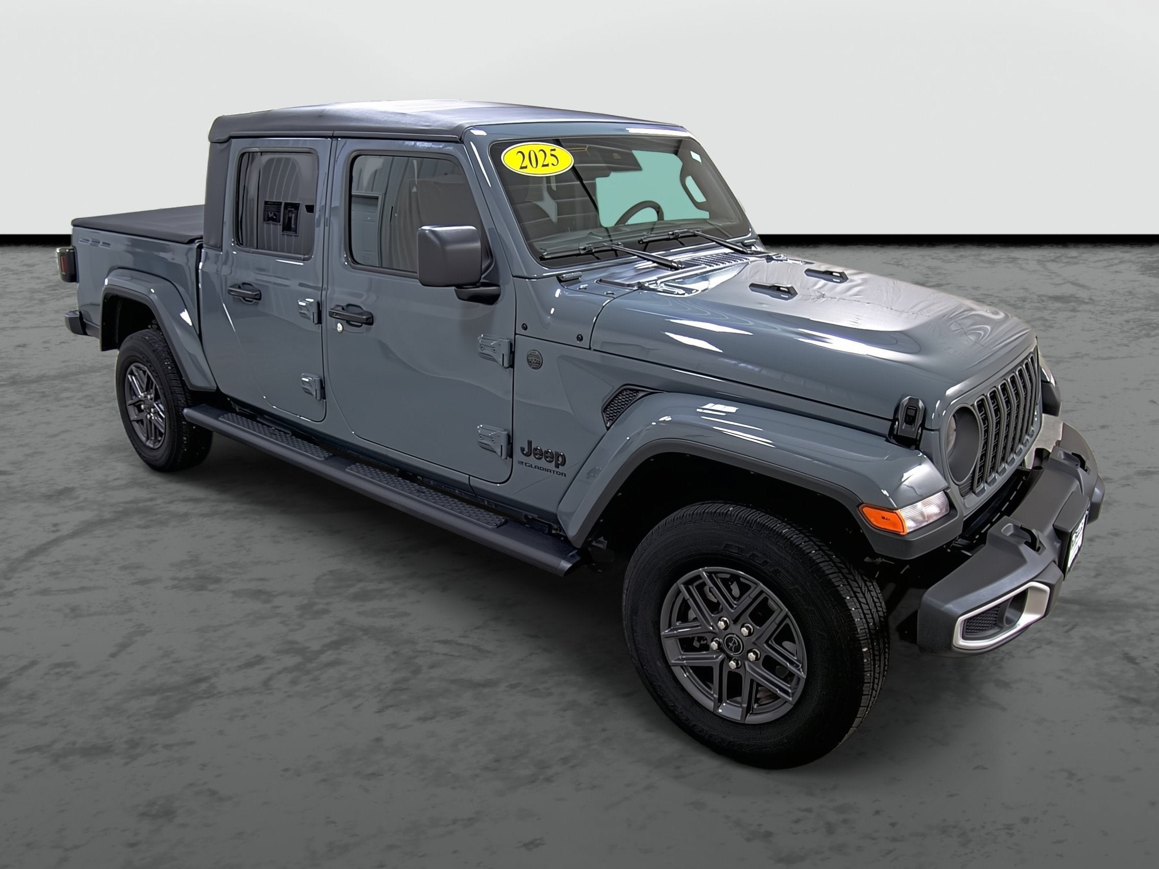 Used 2025 Jeep Gladiator Sport AWD/4WD image 5