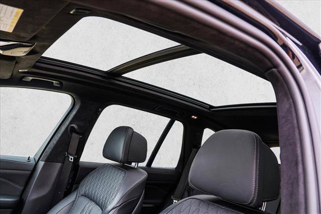 Used 2022 BMW X5 M50i image 11
