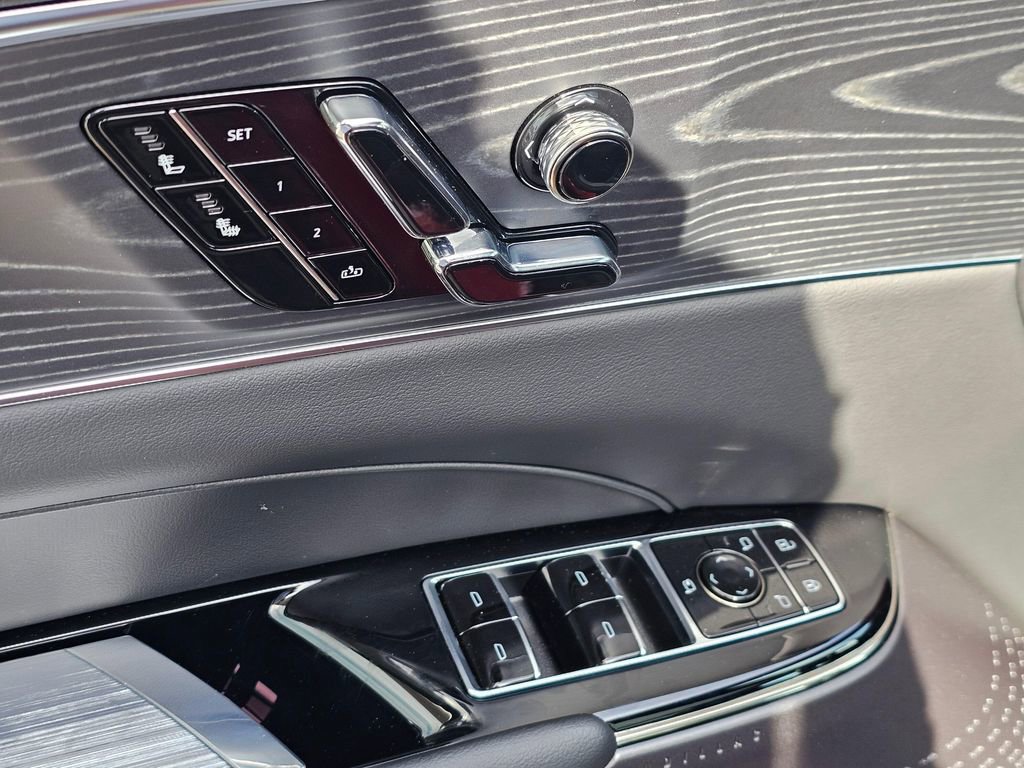 Used 2025 Cadillac Lyriq Sport AWD/4WD image 22