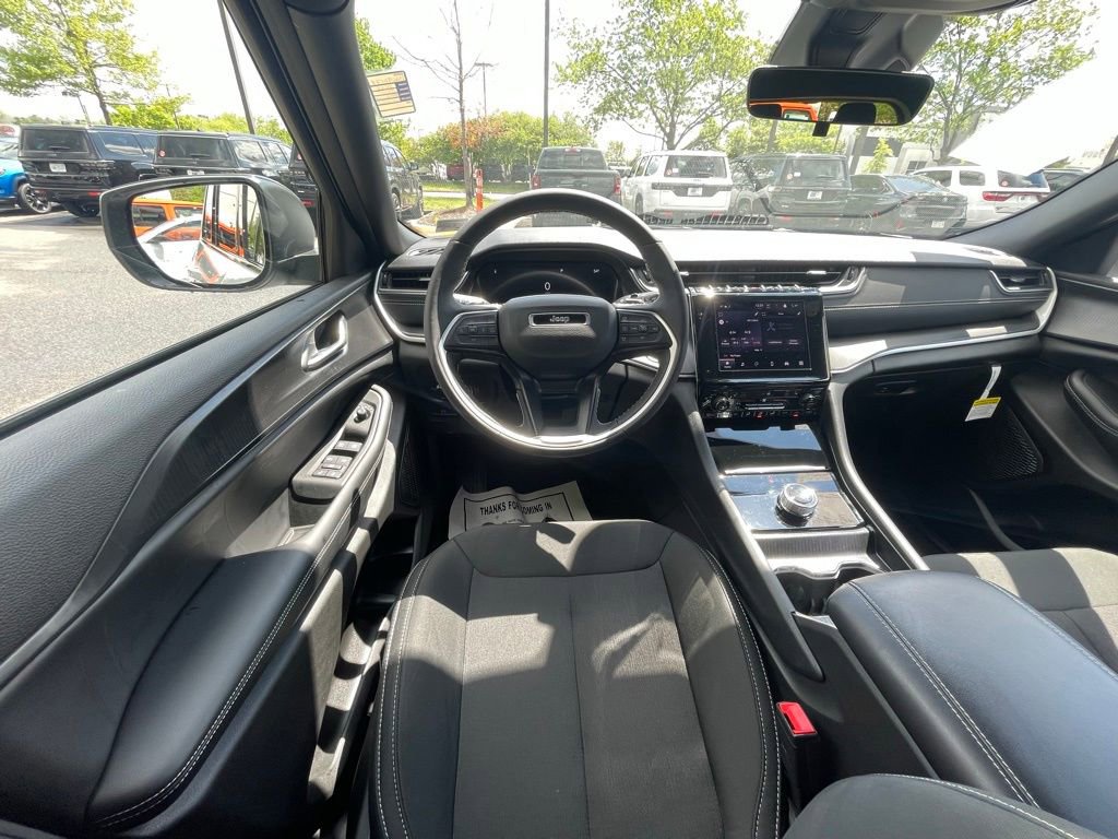 Certified 2025 Jeep Grand Cherokee L Laredo w/ Luxury Tech Group I AWD/4WD image 20