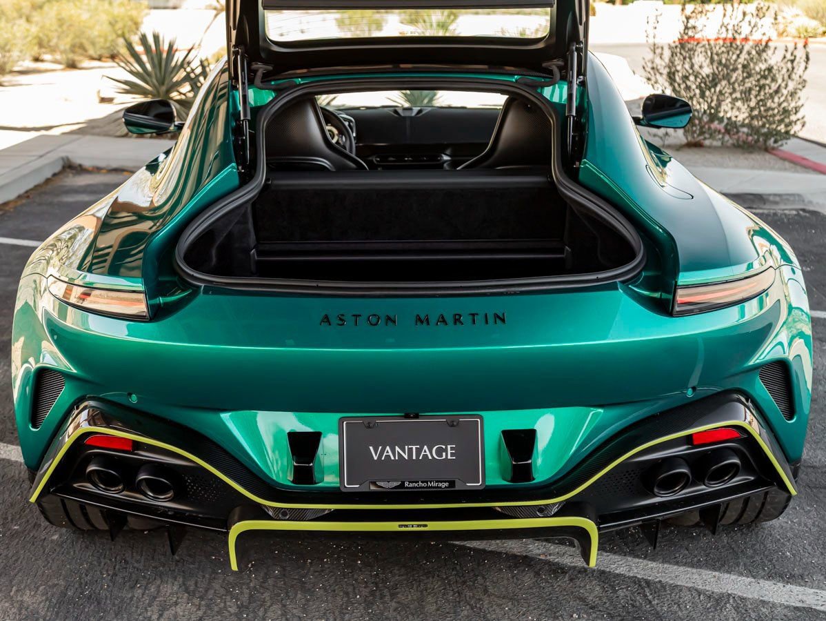 Used 2025 Aston Martin V8 Vantage Coupe image 18