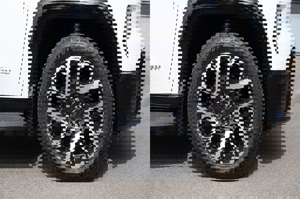 New 2024 Chevrolet Silverado EV RST image 9