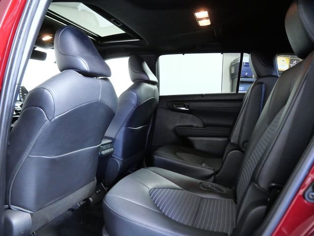 Used 2021 Toyota Highlander XSE image 14