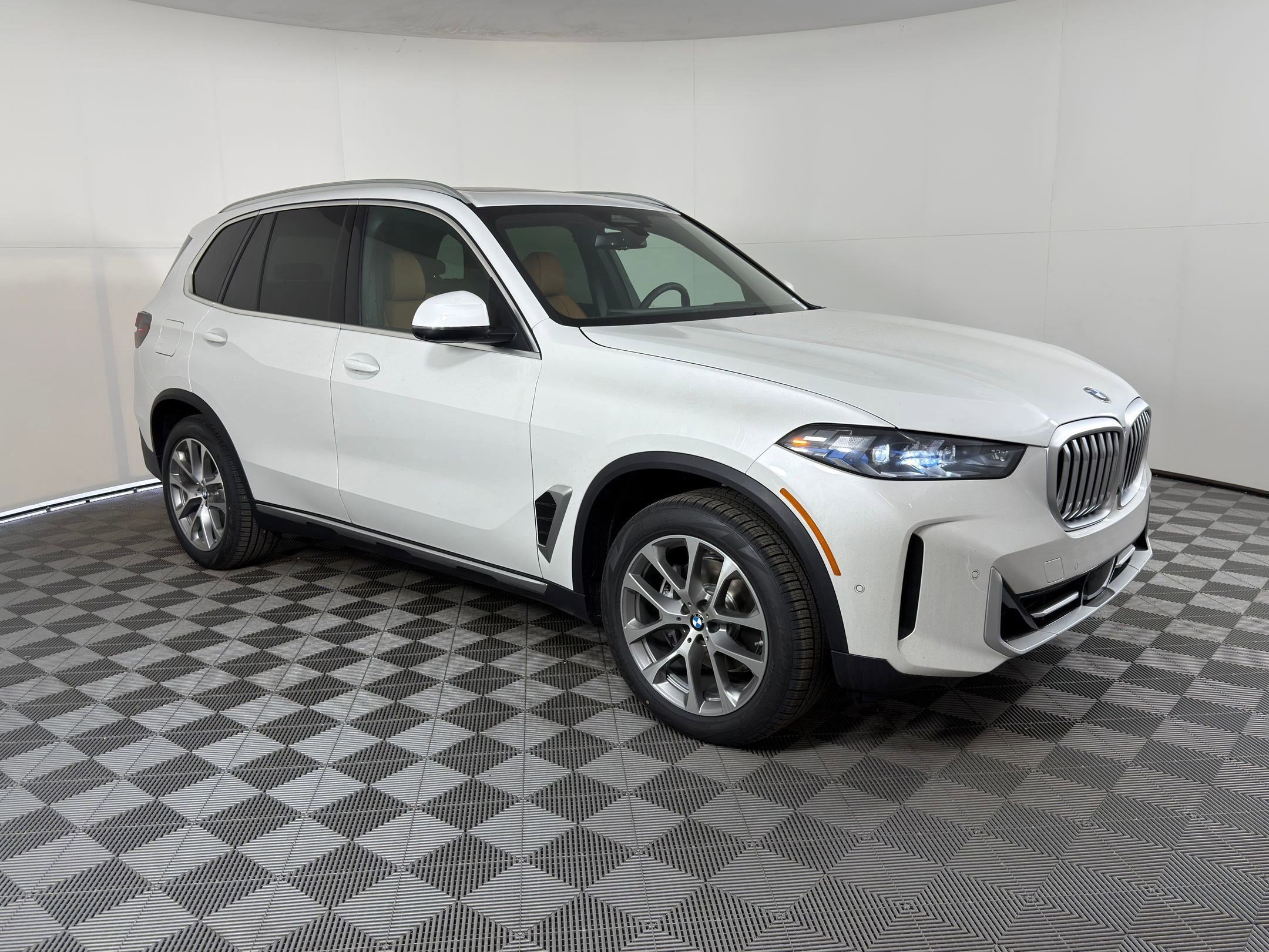Used 2026 BMW X5 sDrive40i w/ Premium Package RWD image 6