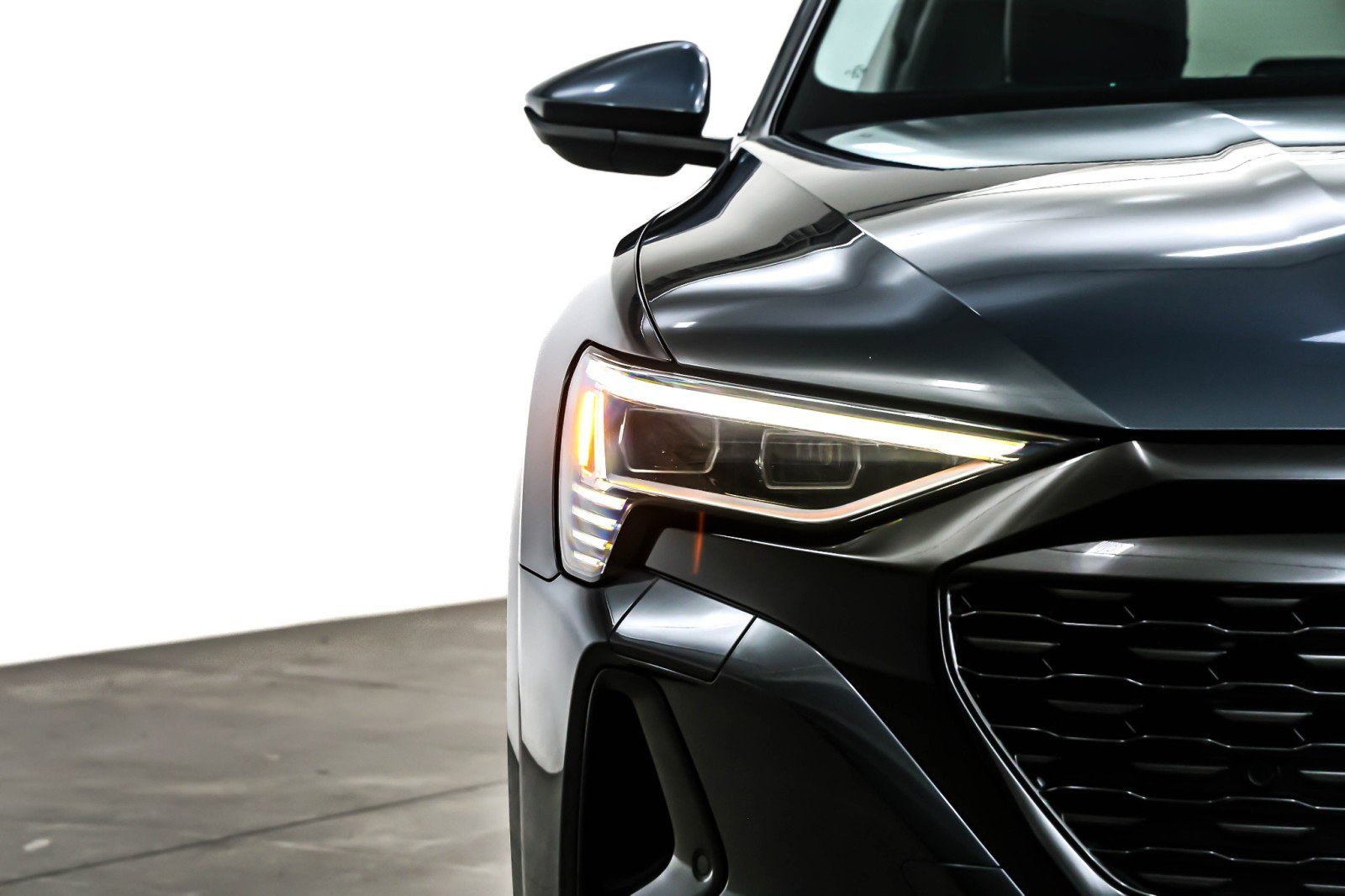 Used 2024 Audi Q8 e-tron Premium image 14