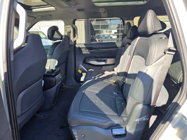 New 2026 Kia EV9 Wind AWD/4WD image 16