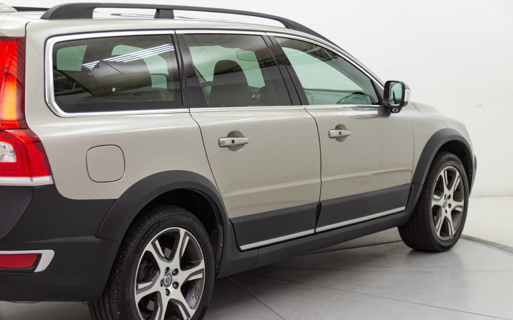 Used 2015 Volvo XC70 T6 w/ Technology Package AWD/4WD image 16