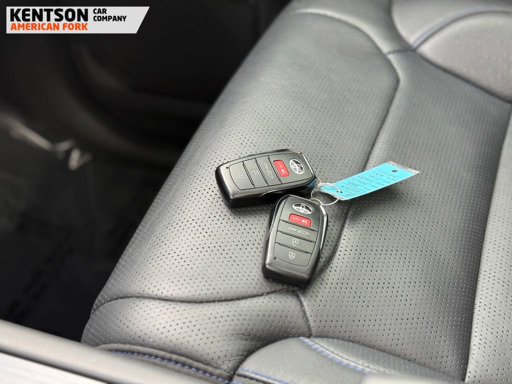Used 2025 Toyota Tundra Platinum AWD/4WD image 43