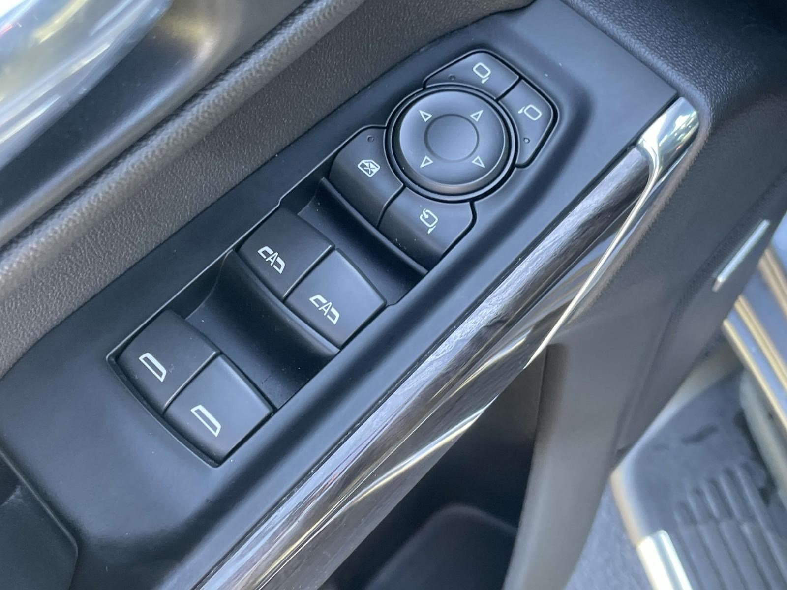 Used 2020 Chevrolet Silverado 1500 LTZ AWD/4WD image 17
