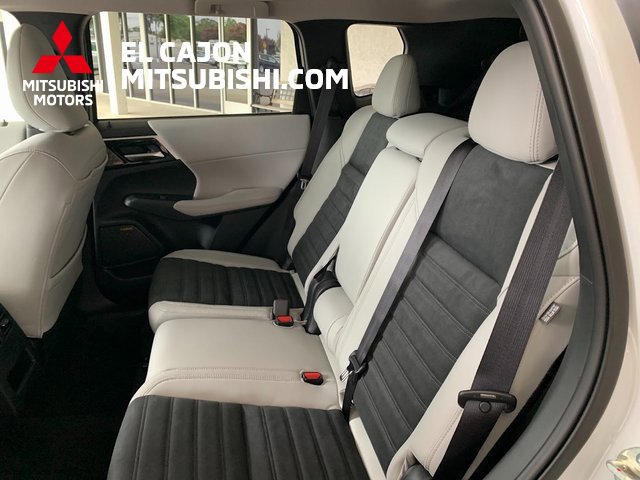 New 2025 Mitsubishi Outlander SE image 14