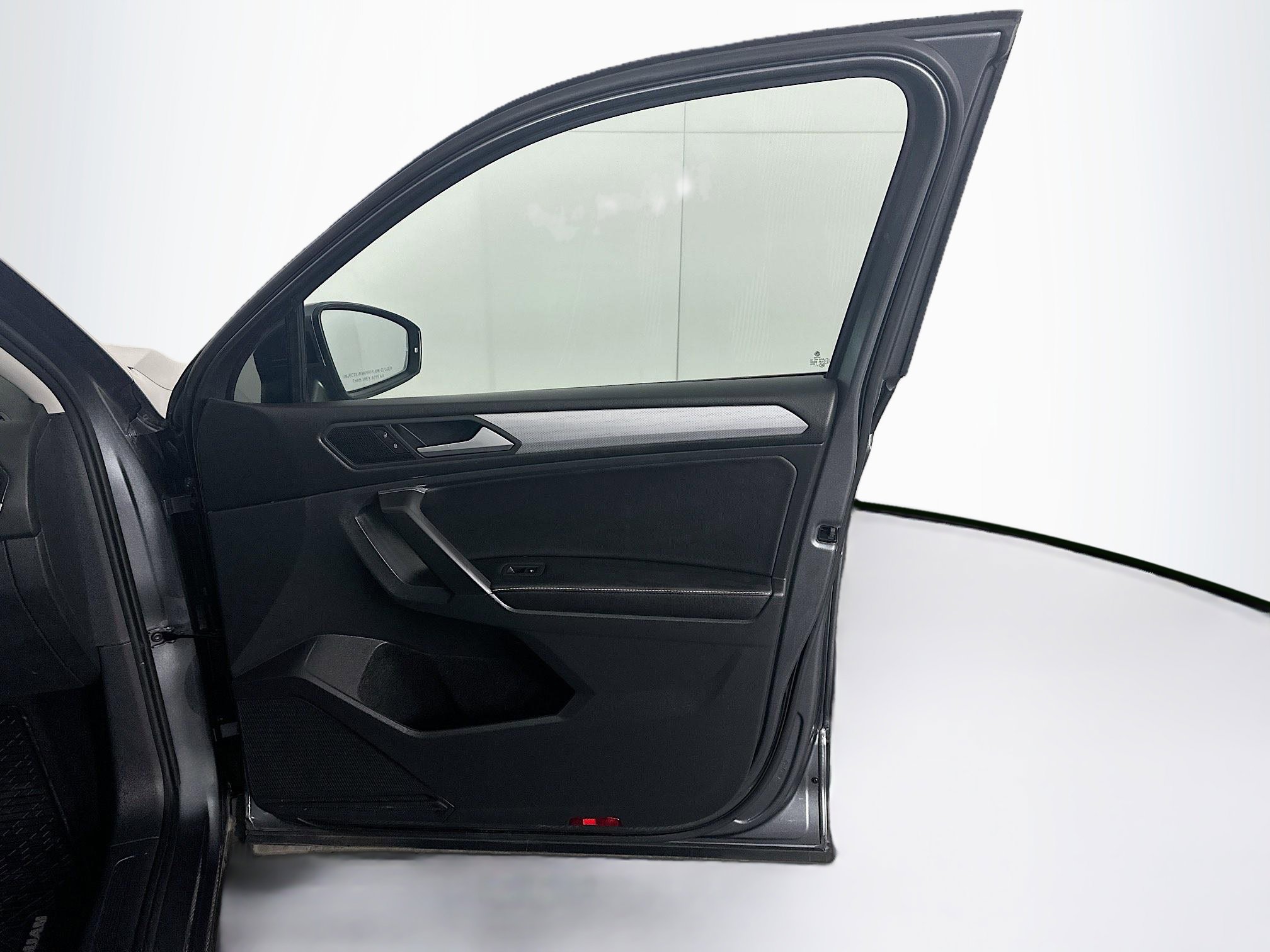 Used 2022 Volkswagen Tiguan S image 32