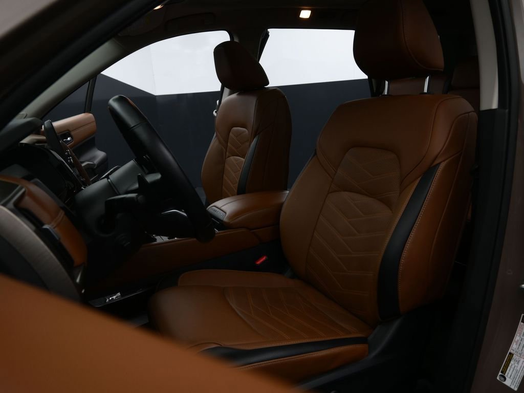 Used 2024 Nissan Pathfinder Platinum w/ Cargo Package image 9