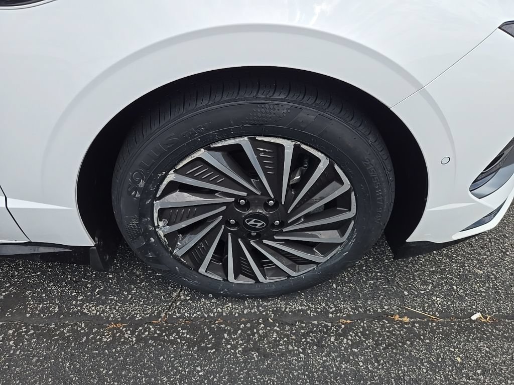 Certified 2025 Hyundai Sonata Limited FWD image 17