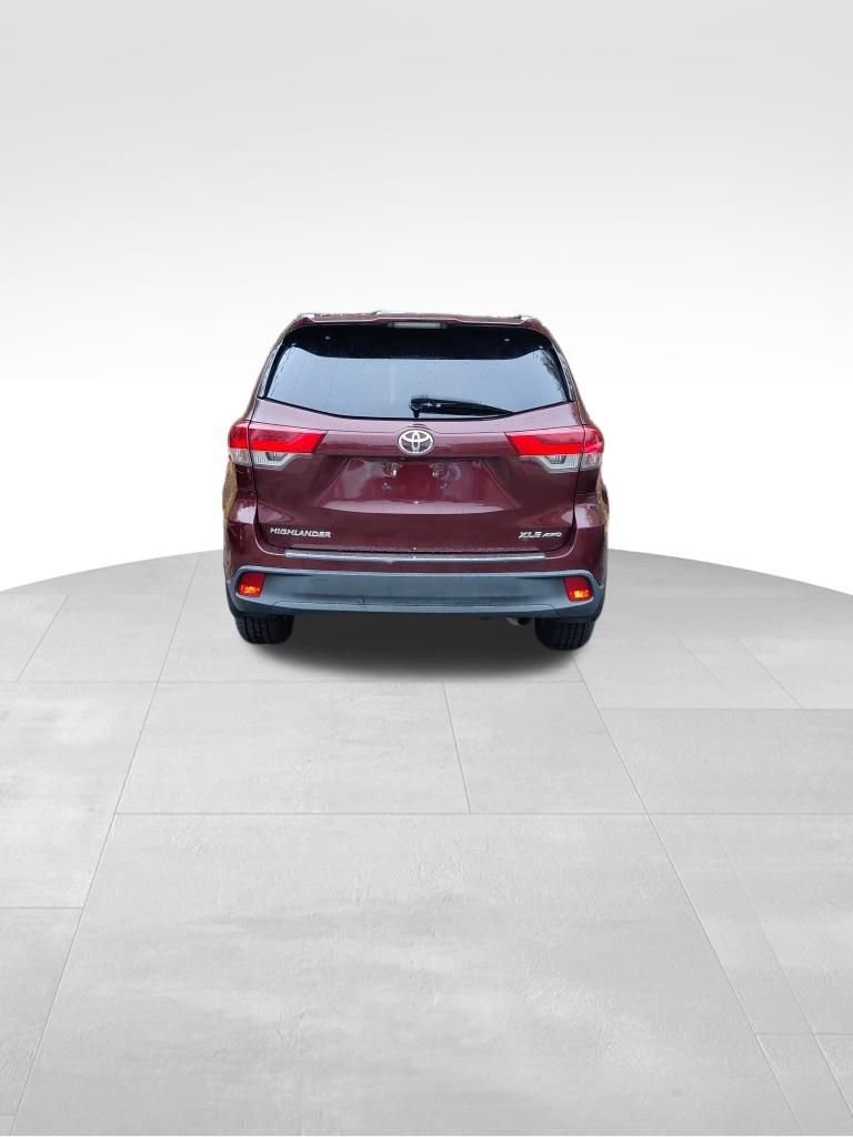 Used 2019 Toyota Highlander XLE image 29