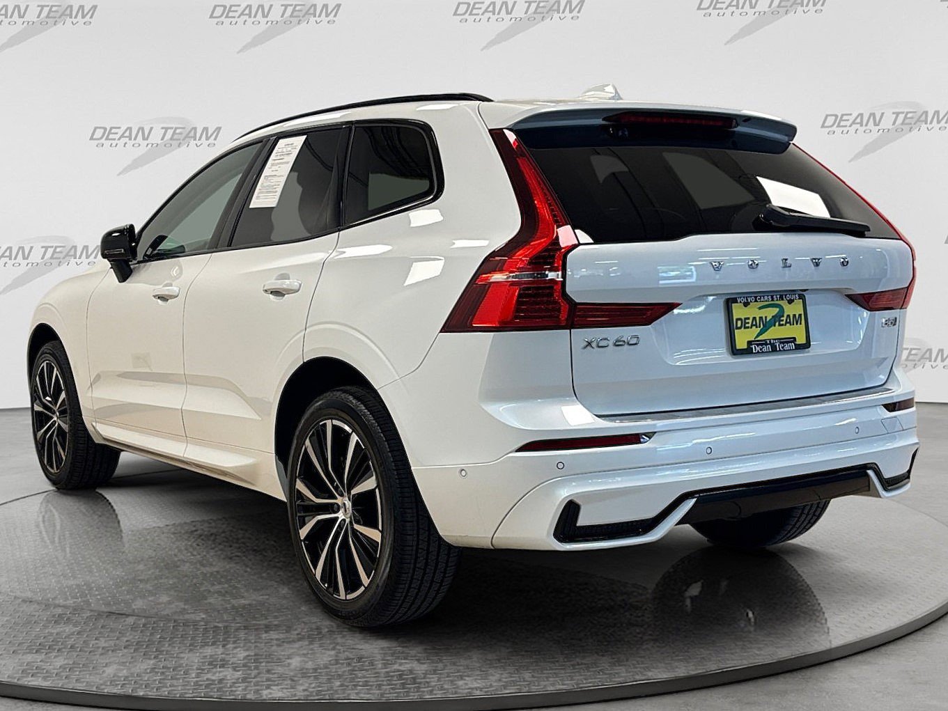 Used 2024 Volvo XC60 B5 Plus w/ Protection Package Premier AWD/4WD image 6