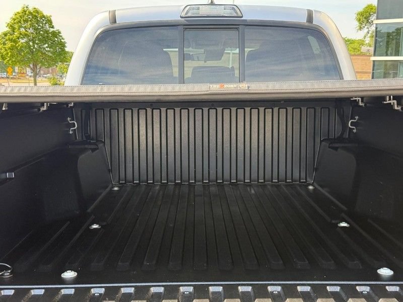 Used 2019 Toyota Tacoma SR AWD/4WD image 9