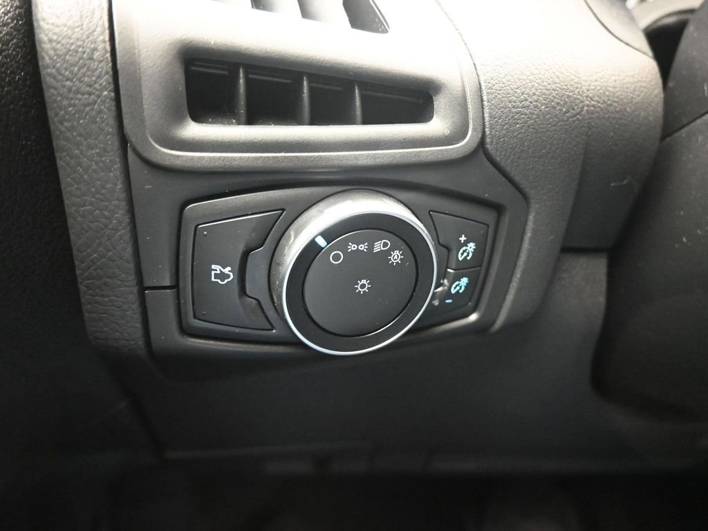 Used 2018 Ford Focus S image 21