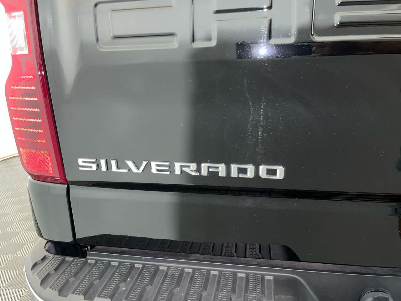 Used 2024 Chevrolet Silverado 1500 LT AWD/4WD image 11