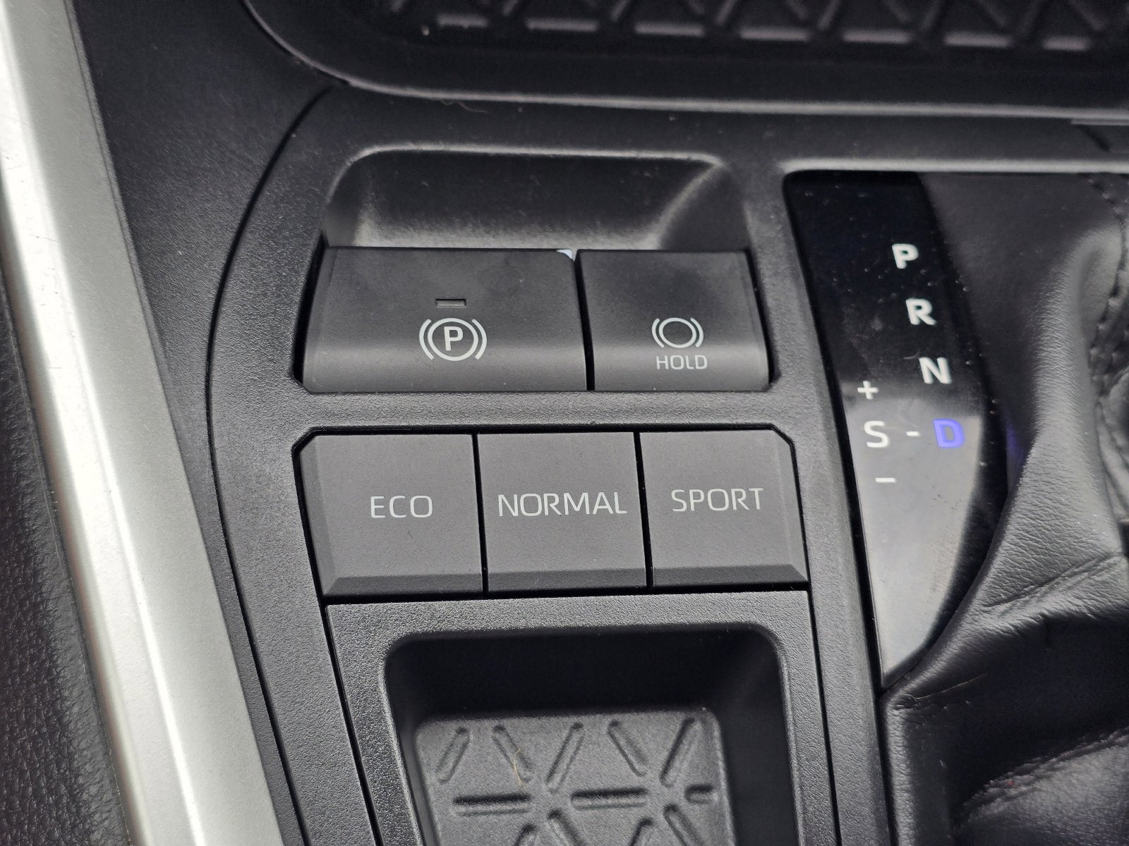 Used 2019 Toyota RAV4 XLE Premium w/ Carpet Mat Package FWD image 21