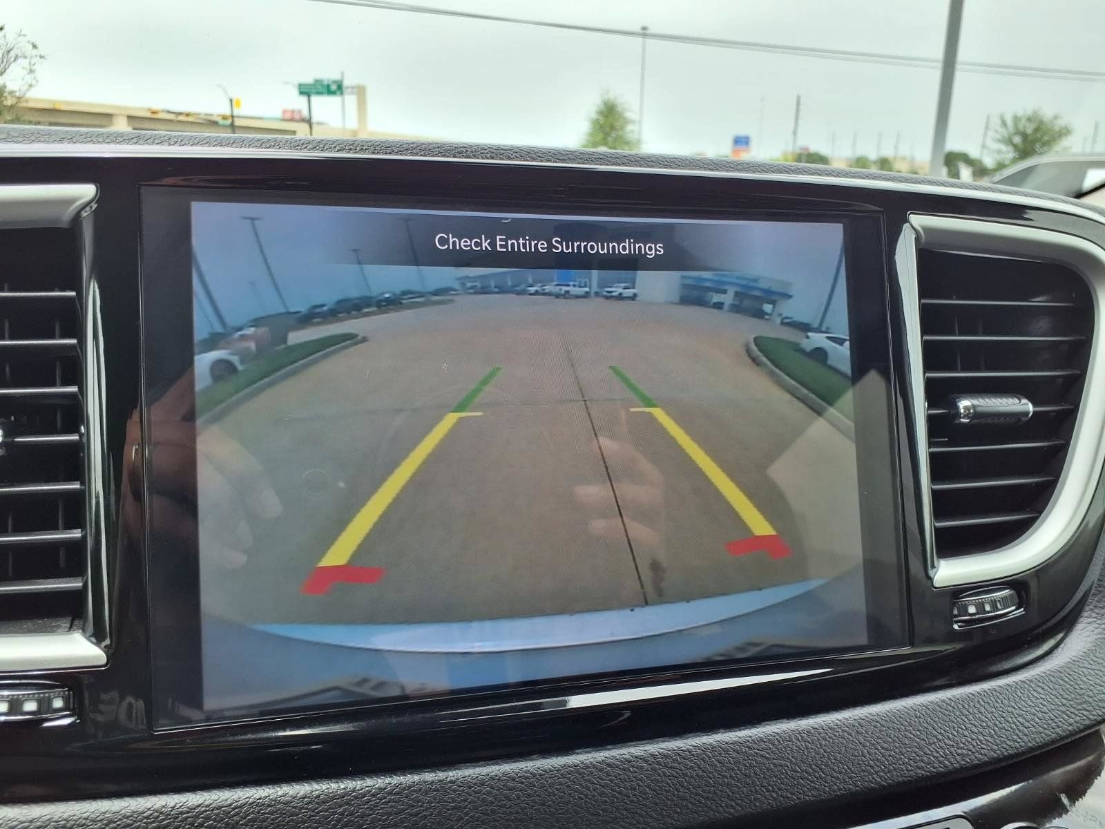 Used 2024 Chrysler Pacifica Touring-L FWD image 10
