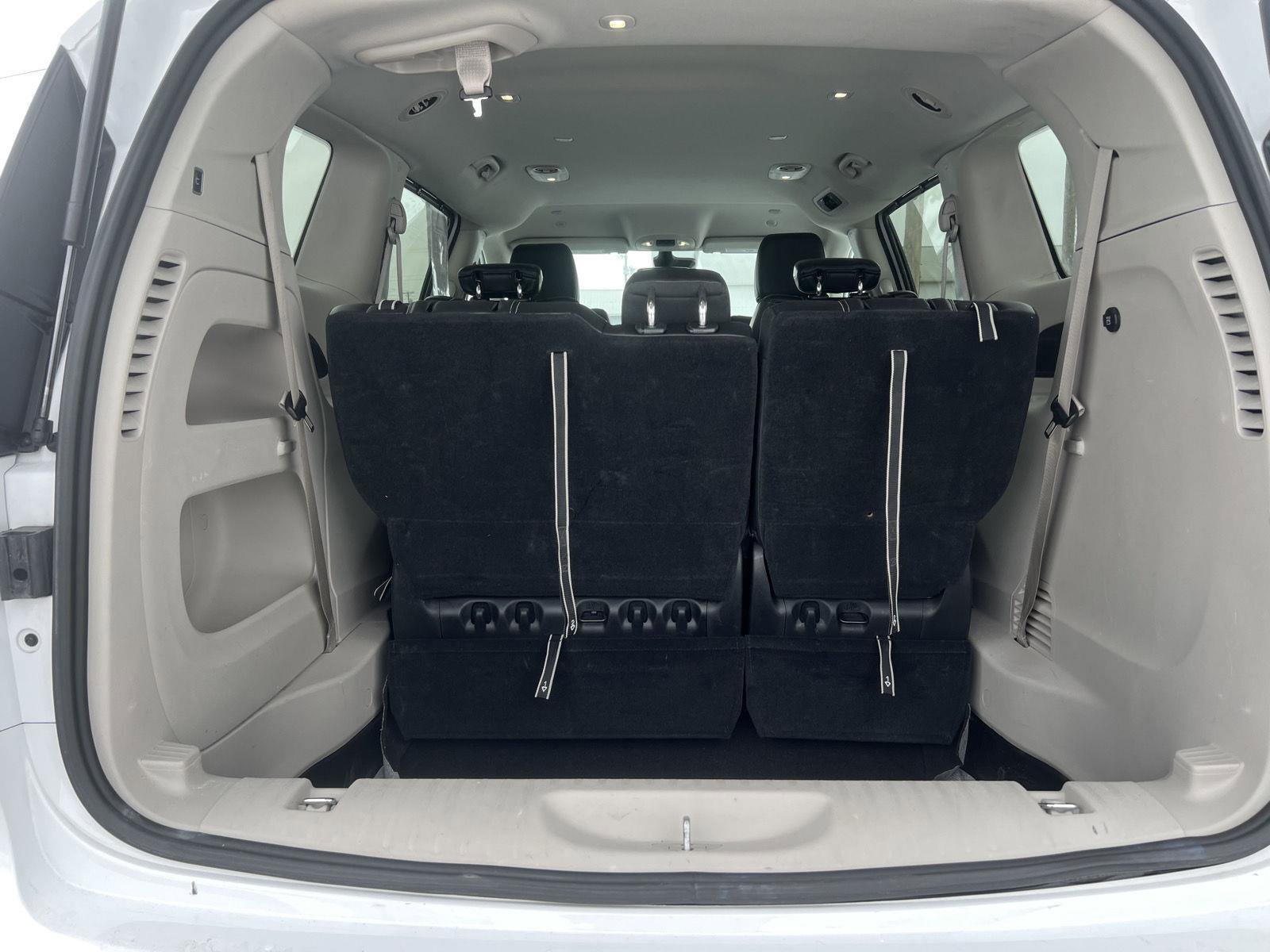 Used 2024 Chrysler Pacifica Touring-L image 31