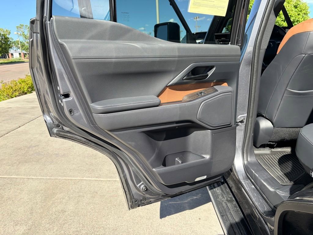 Used 2026 Lexus GX 550 w/ Accessory Package (2T) AWD/4WD image 18