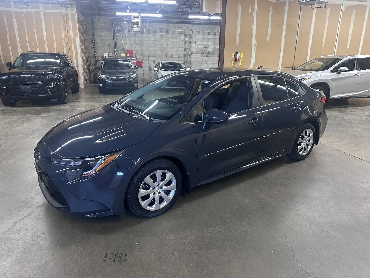 Used 2023 Toyota Corolla LE FWD image 1