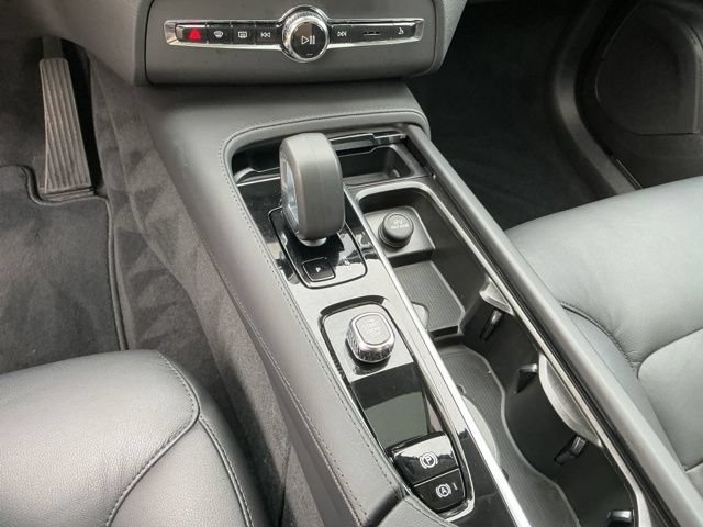 Certified 2025 Volvo XC90 B5 Core AWD/4WD image 16