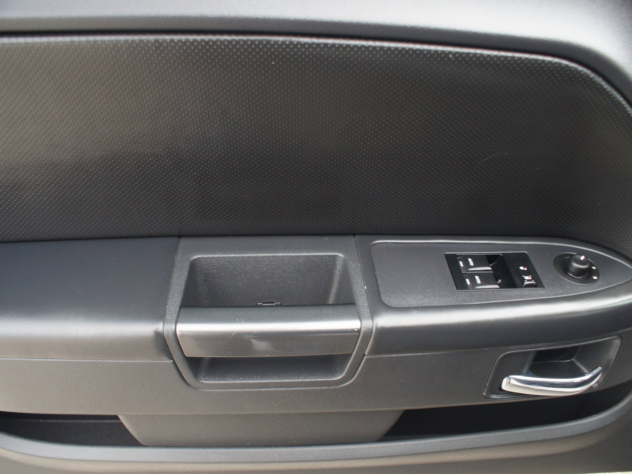Used 2010 Dodge Challenger R/T image 25
