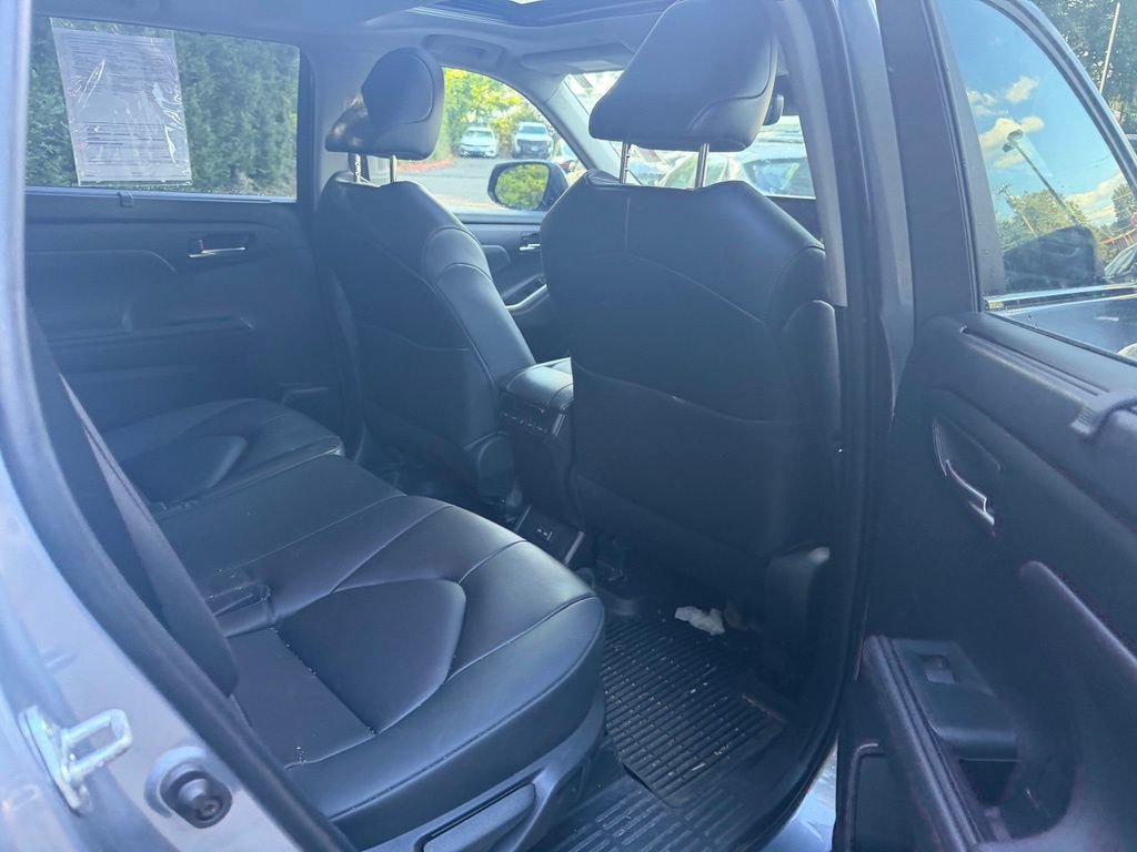 Used 2023 Toyota Highlander XLE FWD image 18