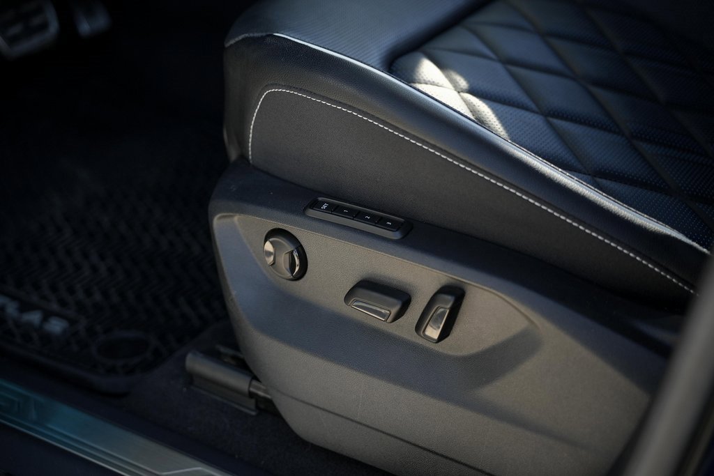 Used 2024 Volkswagen Atlas Cross Sport SEL Premium R-Line image 30