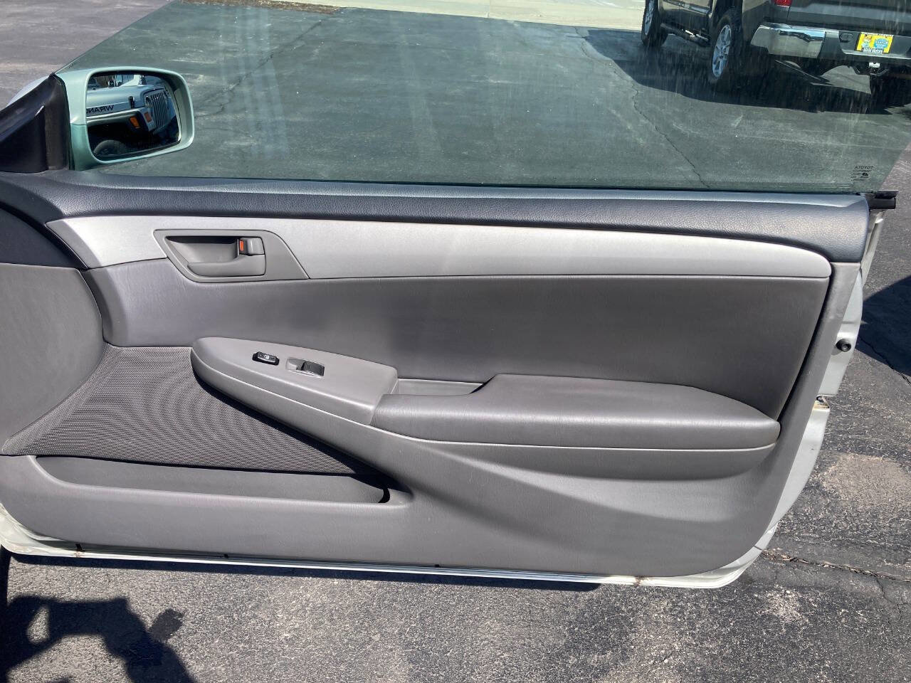 Used 2004 Toyota Solara SE image 98