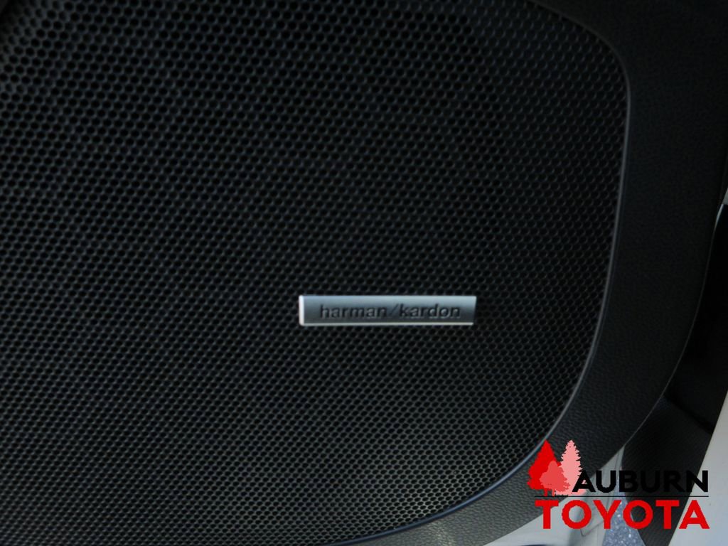 Used 2020 Subaru Ascent Limited w/ Technology Package image 13