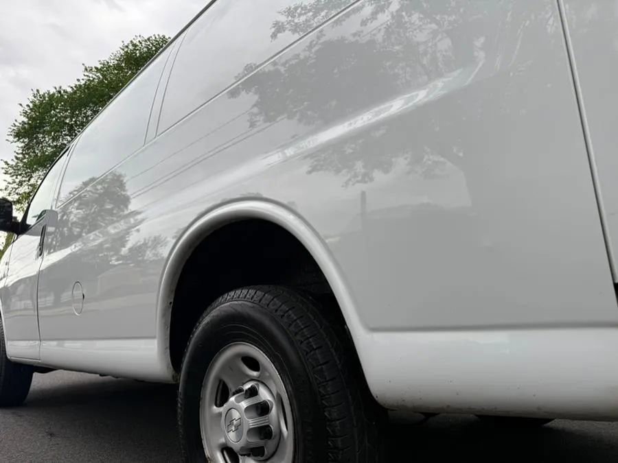 Used 2018 Chevrolet Express 2500 image 16