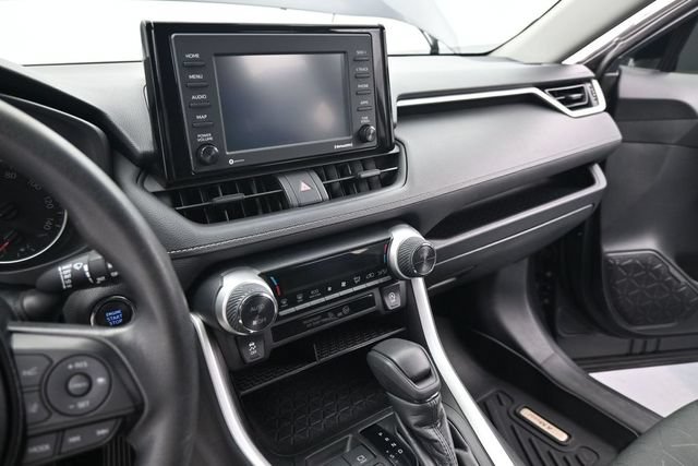 Used 2021 Toyota RAV4 XLE AWD/4WD image 16