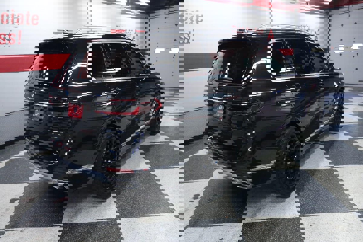 Used 2023 BMW X7 xDrive40i w/ Premium Package image 8