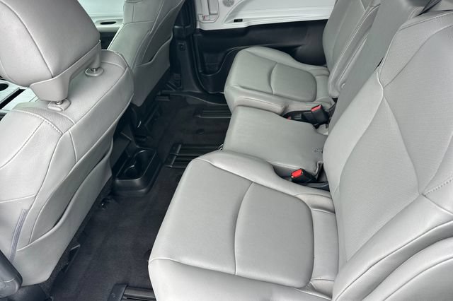 Certified 2026 Toyota Sienna XLE FWD image 16