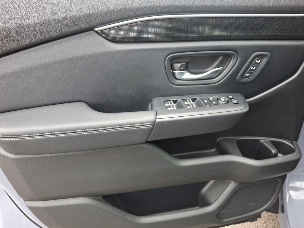 Used 2025 Honda Pilot Elite image 12