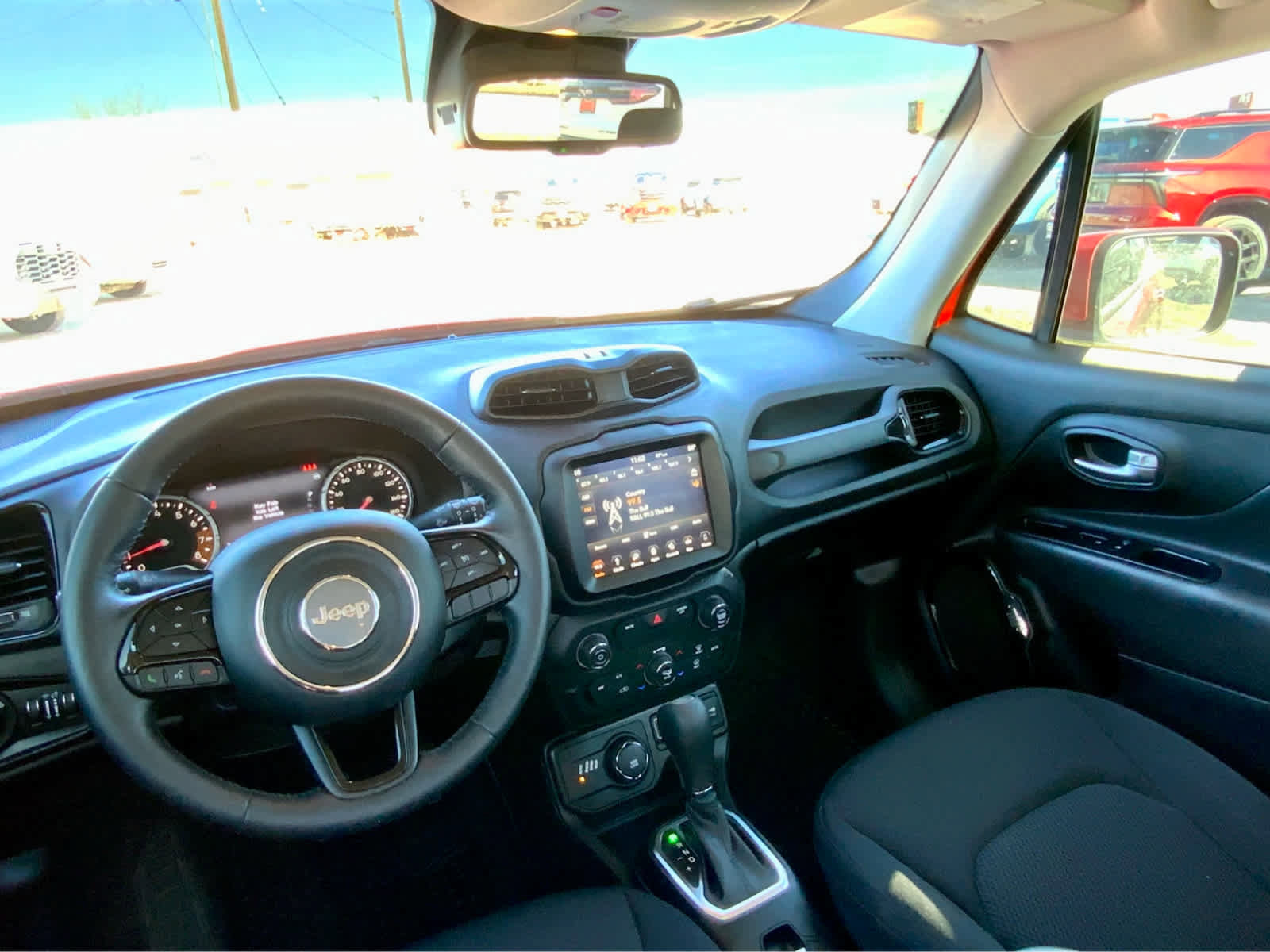 Used 2019 Jeep Renegade Altitude w/ UConnect 8.4 Nav Group image 33