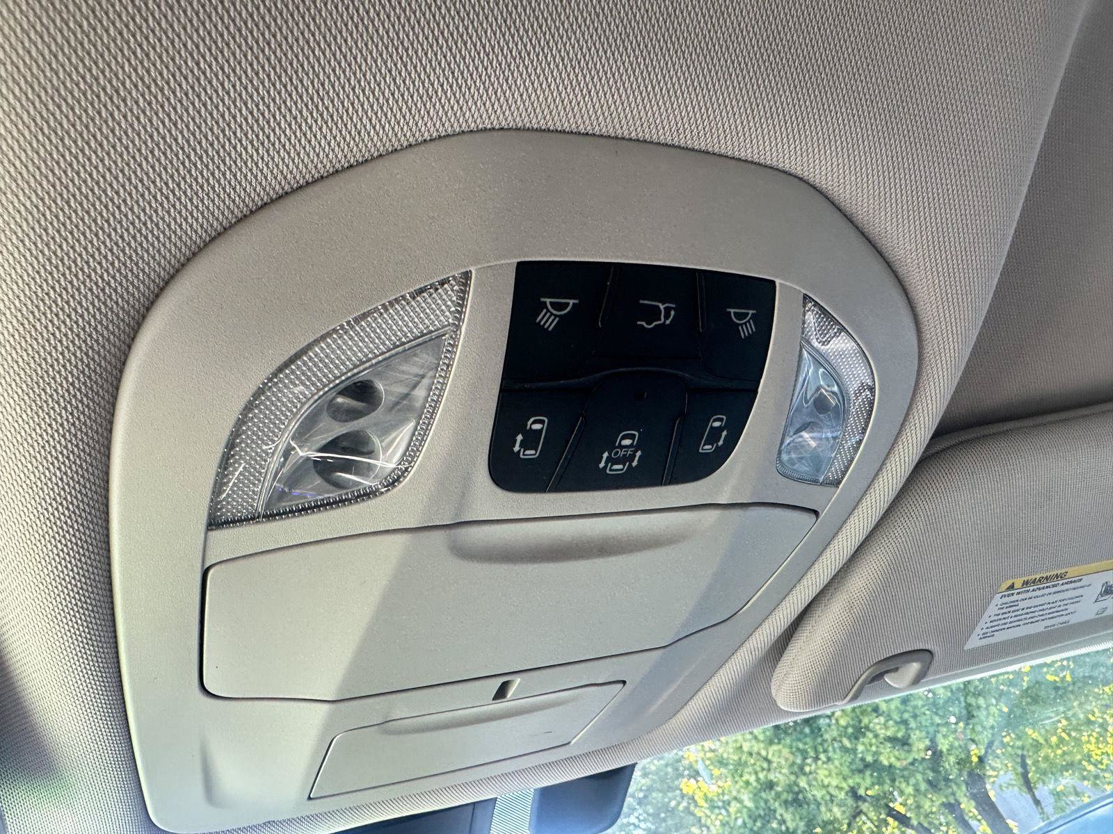Used 2018 Chrysler Pacifica Touring-L FWD image 31