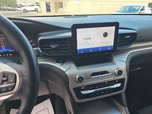 Used 2020 Ford Explorer XLT w/ Comfort Package image 7