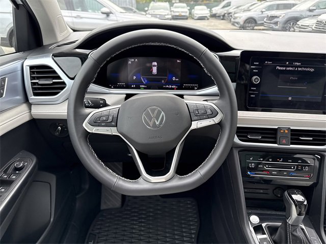 Used 2025 Volkswagen Taos SE image 15