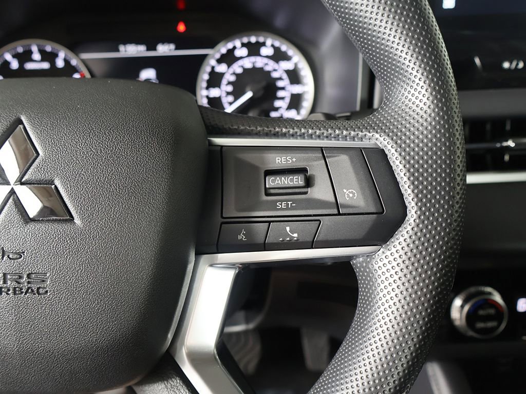 New 2026 Mitsubishi Outlander ES FWD image 37