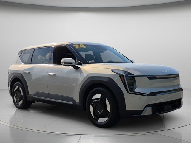 Used 2024 Kia EV9 Light Long Range RWD image 9